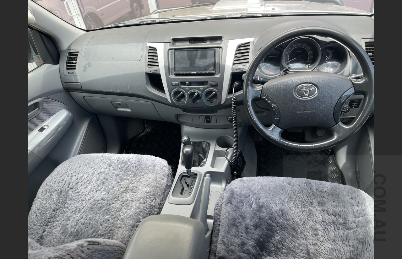 2/2010 Toyota Hilux SR5 (4x4) KUN26R Dual Cab P/up Silver  3.0L
