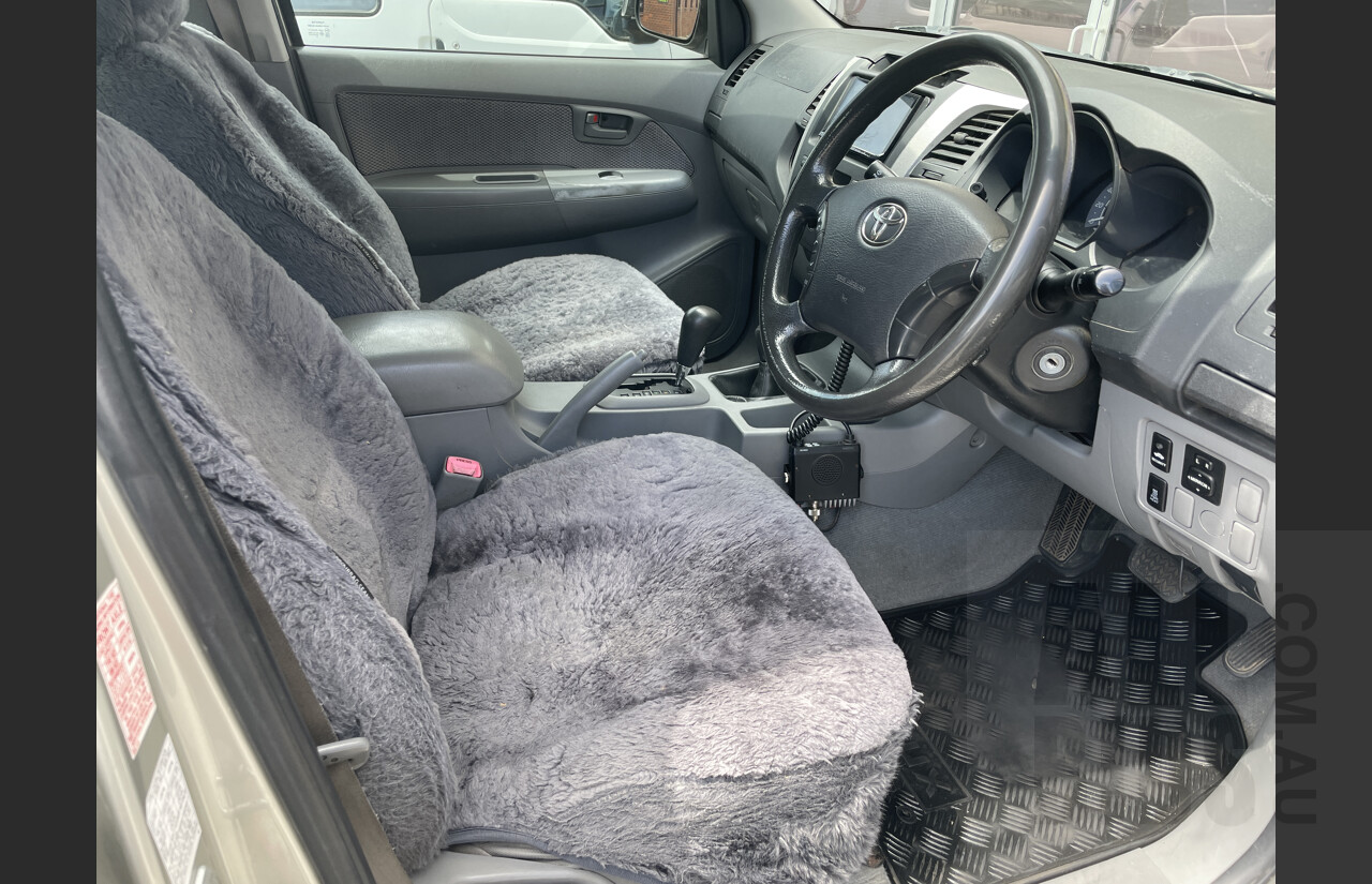 2/2010 Toyota Hilux SR5 (4x4) KUN26R Dual Cab P/up Silver  3.0L
