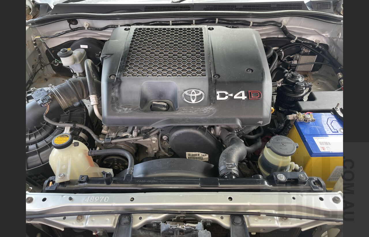 2/2010 Toyota Hilux SR5 (4x4) KUN26R Dual Cab P/up Silver  3.0L