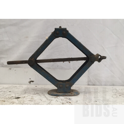 Ozito LTR-301 Line Trimmer And Car Jack