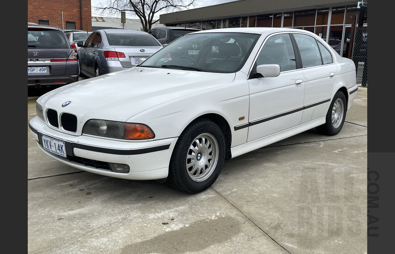 4/1998 Bmw 5 28i  4d Sedan White 2.8L