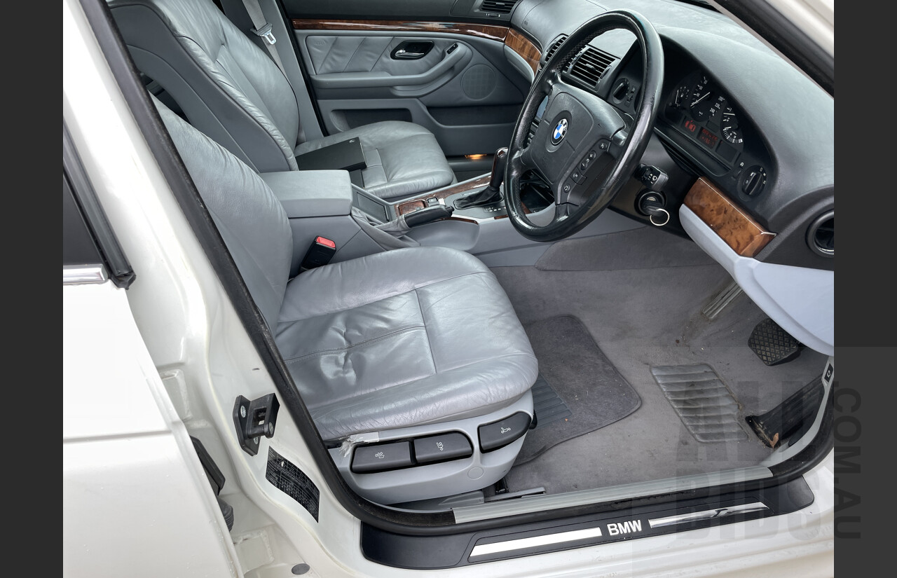 4/1998 Bmw 5 28i  4d Sedan White 2.8L