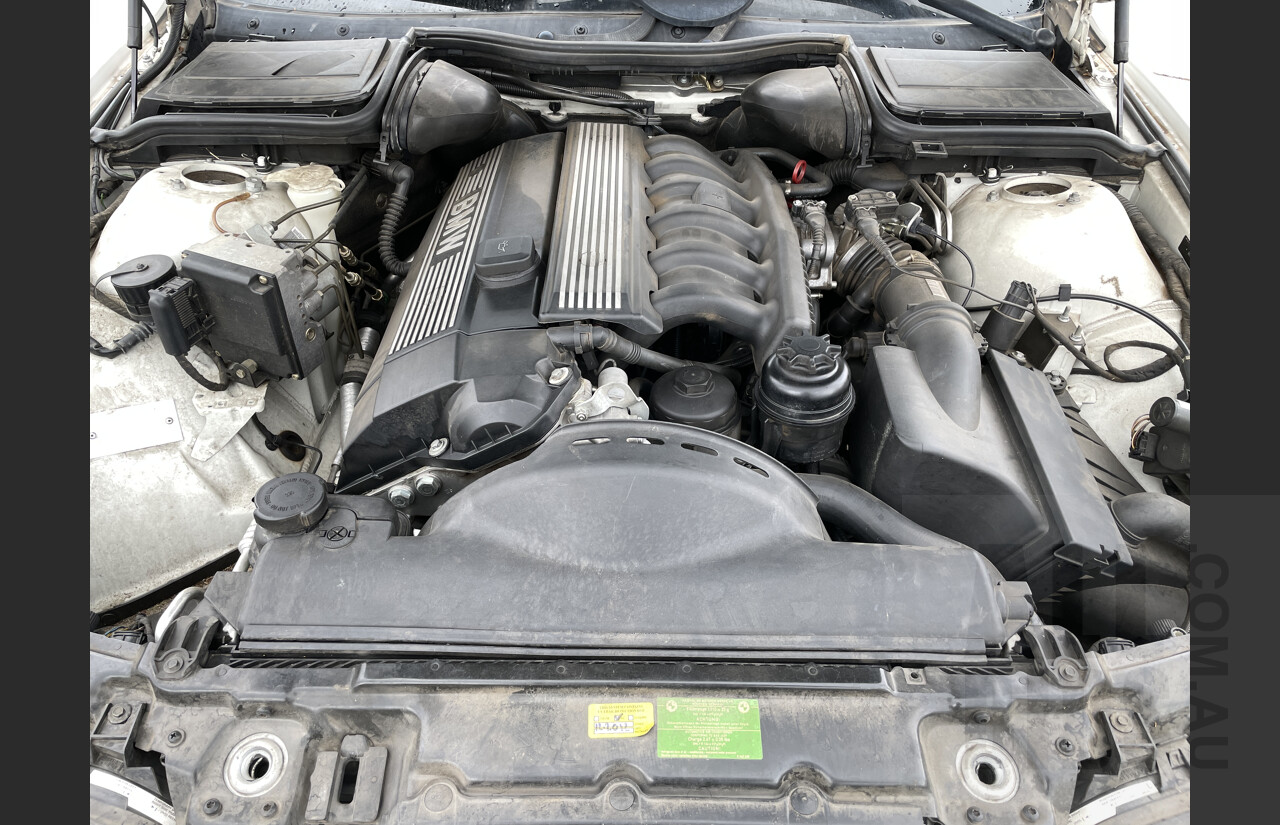 4/1998 Bmw 5 28i  4d Sedan White 2.8L