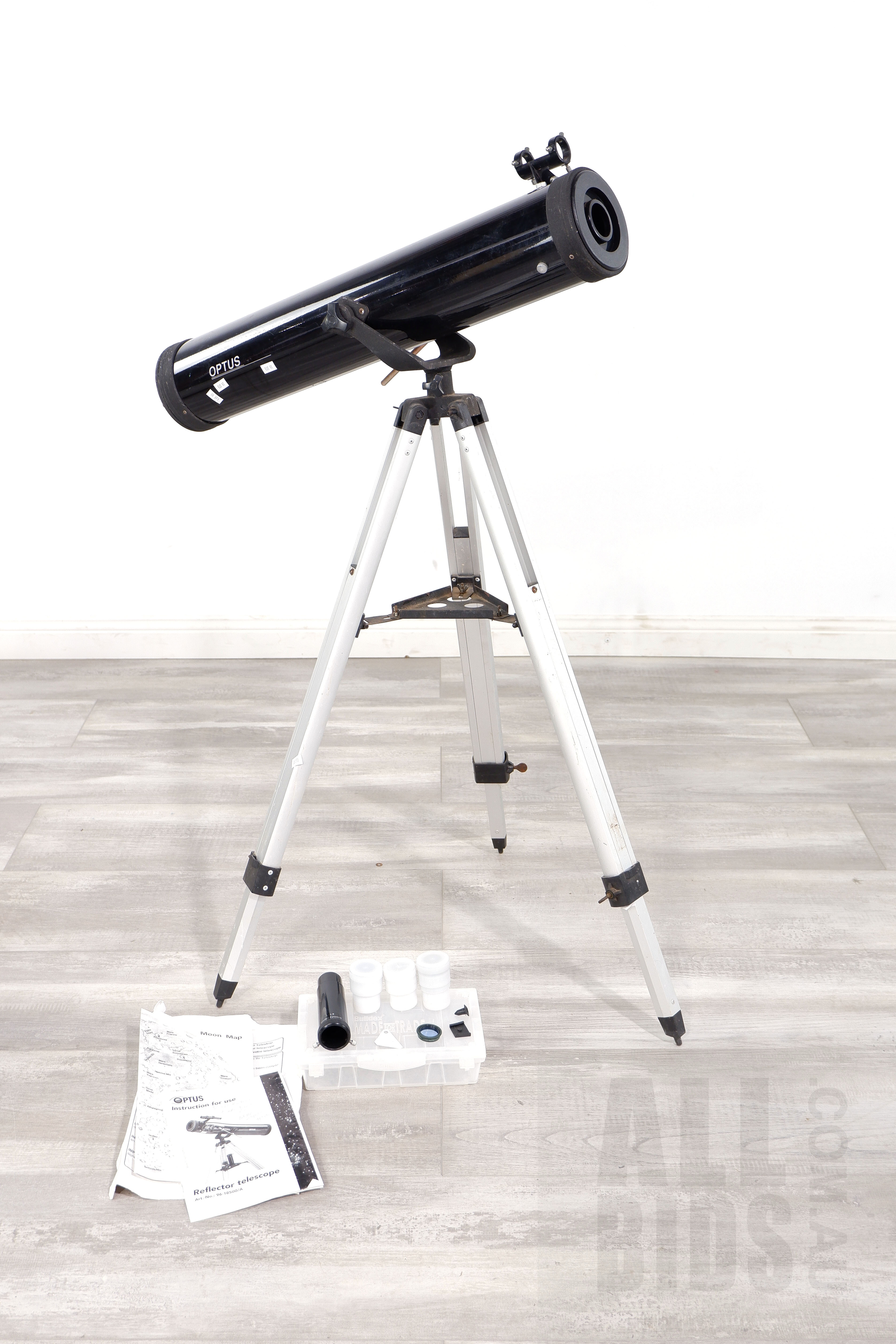 Optus clearance reflector telescope