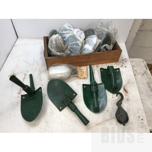 14 Vintage Military Fold Up Shovel/pics And Genuine US Government Aluminum Canteen In Original Packaging