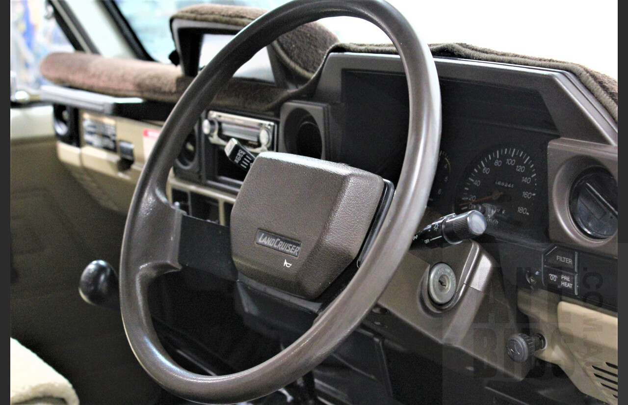 12/1989 Toyota Landcruiser (4x4) 11 Seater HJ75RV Troopcarrier White 4.0L Diesel