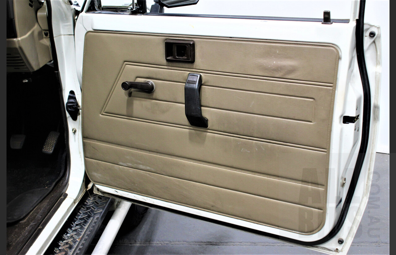 12/1989 Toyota Landcruiser (4x4) 11 Seater HJ75RV Troopcarrier White 4.0L Diesel