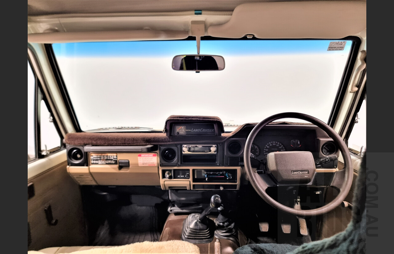 12/1989 Toyota Landcruiser (4x4) 11 Seater HJ75RV Troopcarrier White 4.0L Diesel
