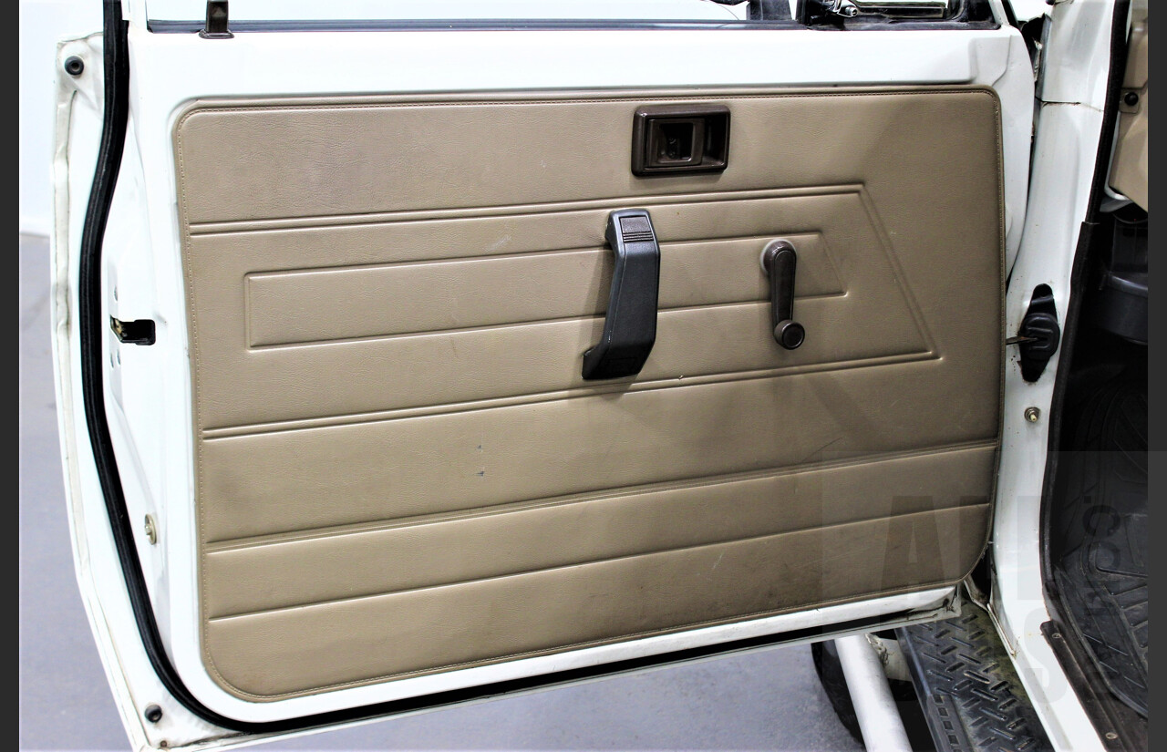 12/1989 Toyota Landcruiser (4x4) 11 Seater HJ75RV Troopcarrier White 4.0L Diesel
