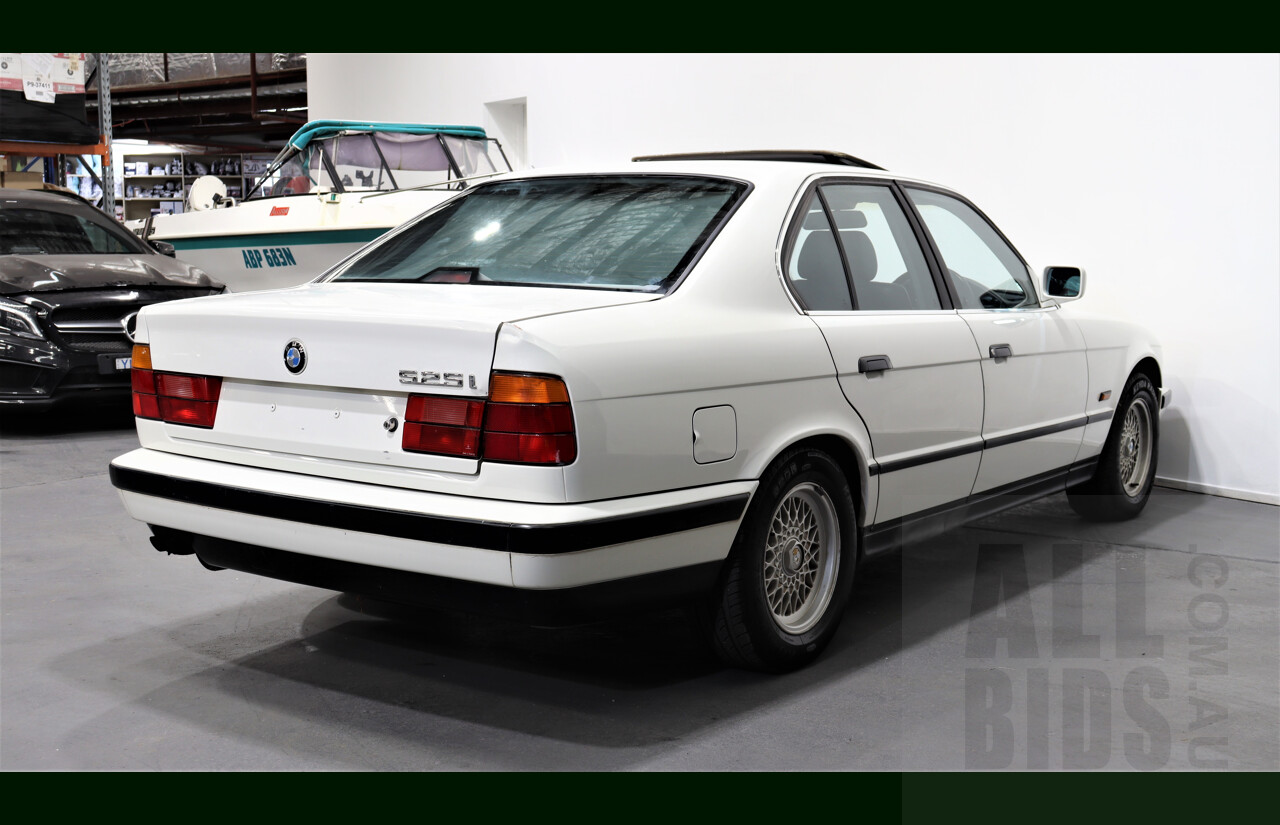 3/1990 BMW 525i  4d Sedan White 2.5L