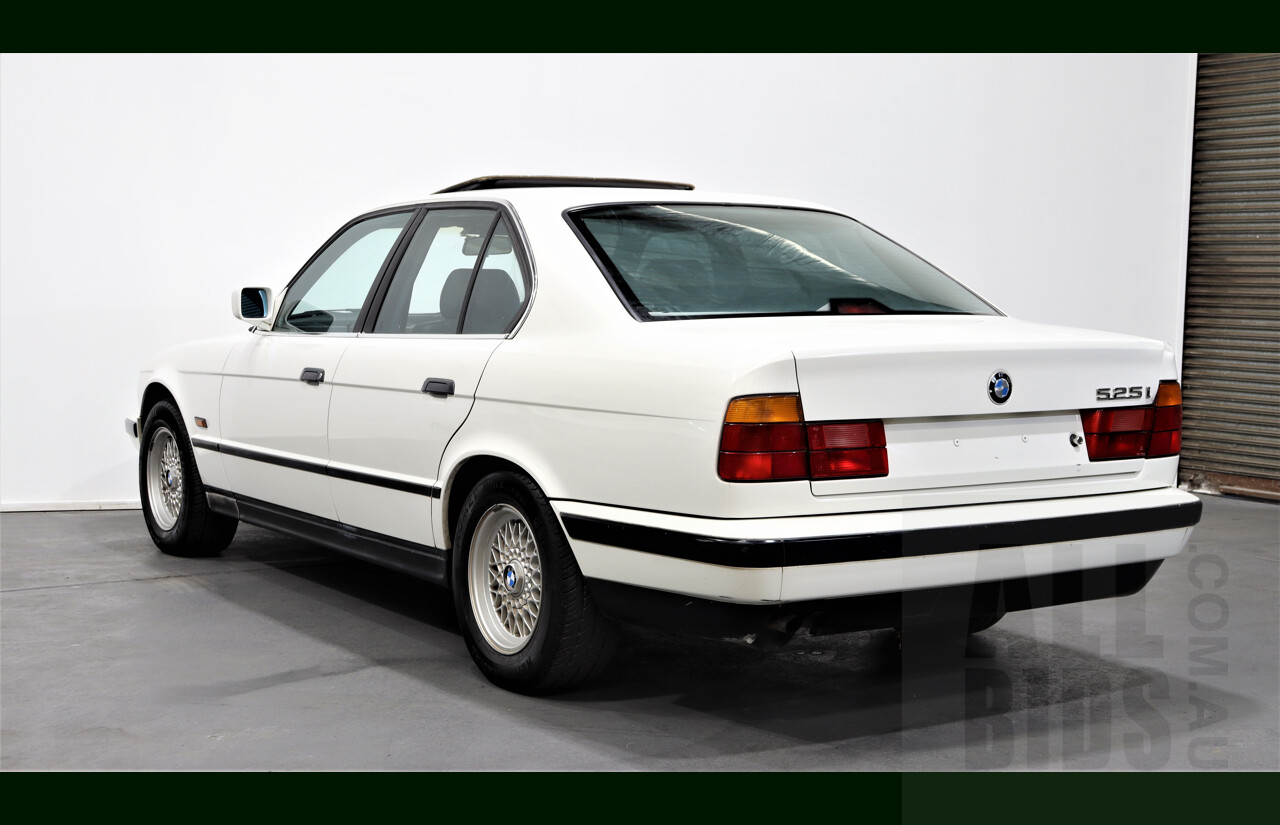 3/1990 BMW 525i  4d Sedan White 2.5L