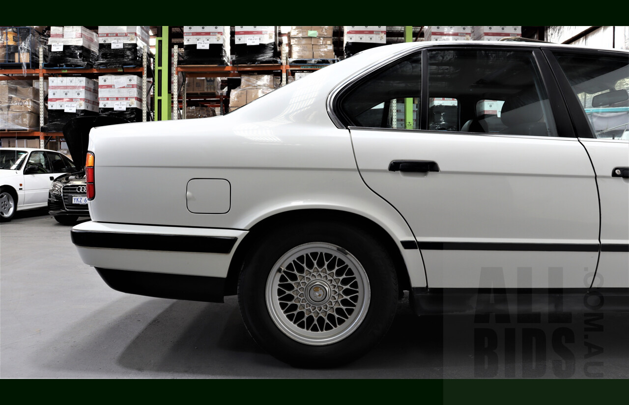 3/1990 BMW 525i  4d Sedan White 2.5L