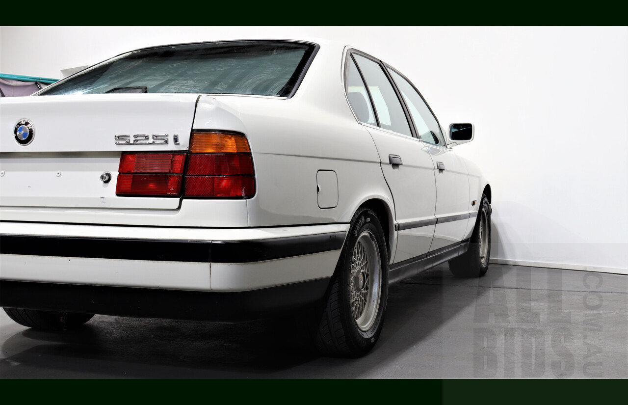 3/1990 BMW 525i  4d Sedan White 2.5L