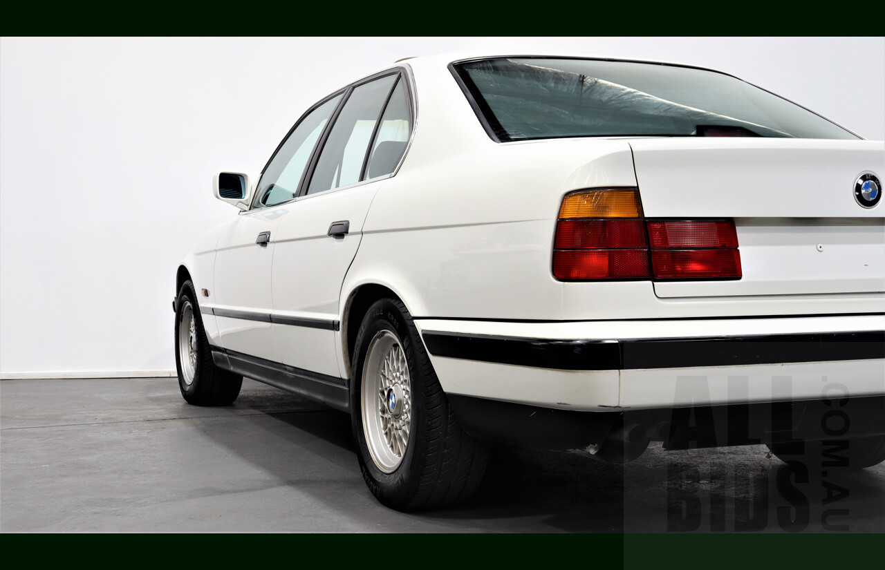 3/1990 BMW 525i  4d Sedan White 2.5L