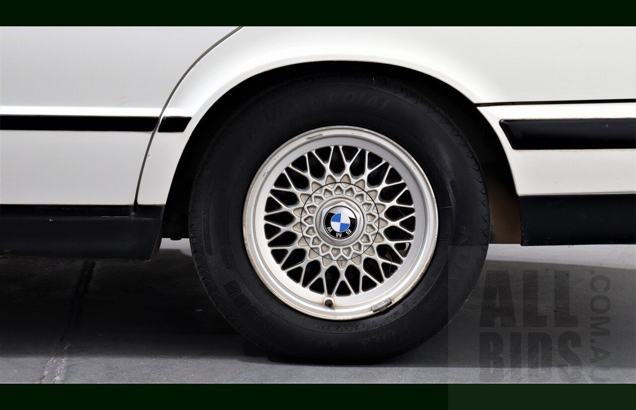 3/1990 BMW 525i  4d Sedan White 2.5L