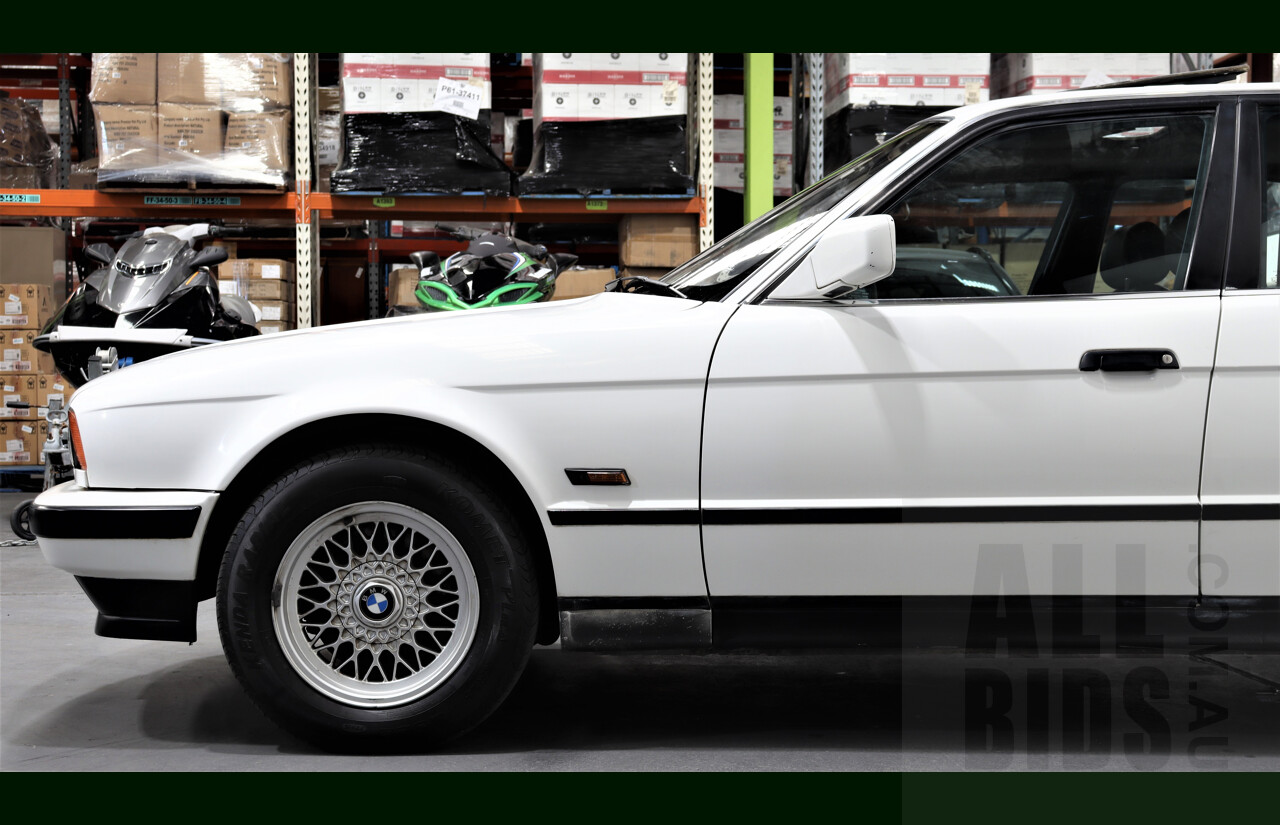 3/1990 BMW 525i  4d Sedan White 2.5L