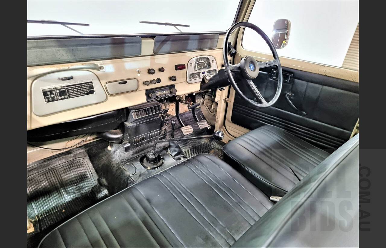 12/1978 Toyota Landcruiser (4x4) HJ45 Tub Back Beige 3.6L Diesel