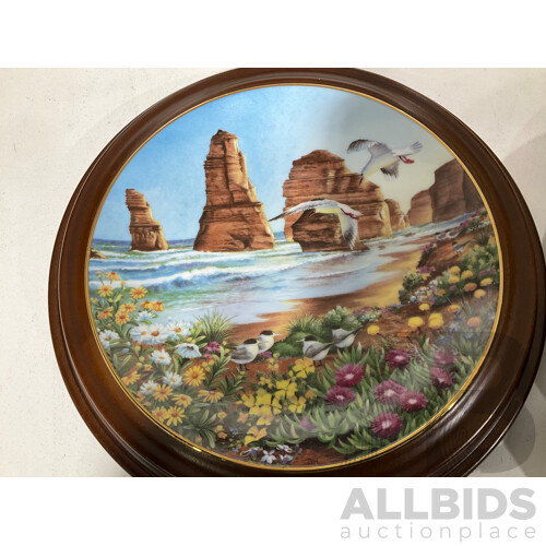 Australian Collectors Treasury, Nitto Fine China Made in Japan, Australian Scenic Wonders by Deidre Hunt - Three Plates, Two in Boxes, Three in Round Displays and Two Extra Empty Displays