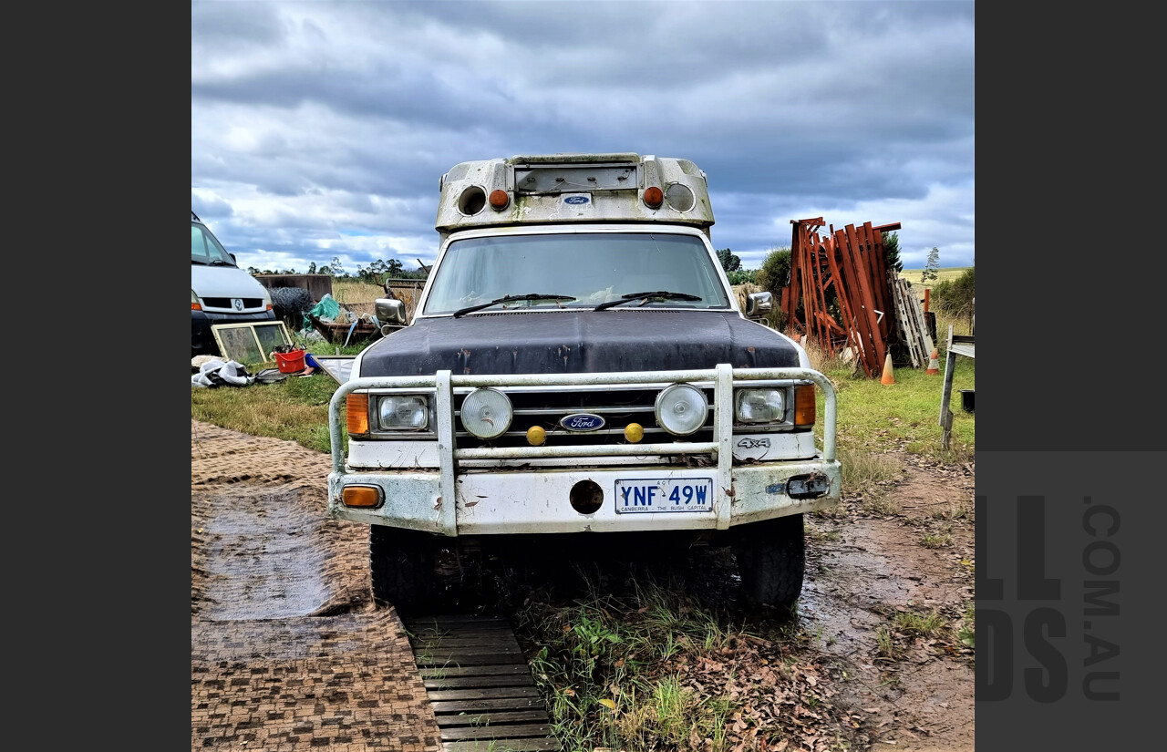 6/1991 Ford F350 Custom 4x4 Ex-Ambulance White 5.8L V8