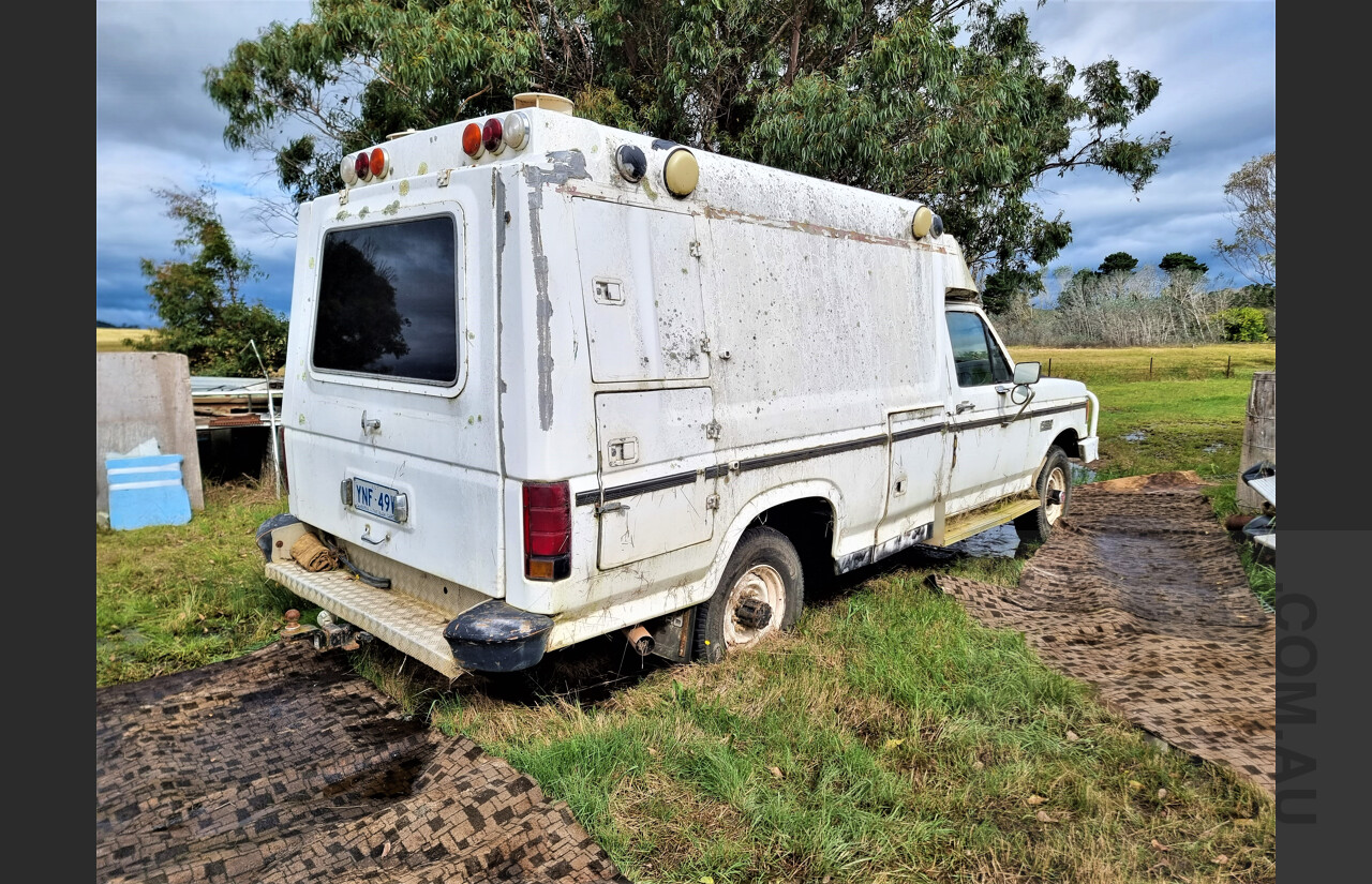 6/1991 Ford F350 Custom 4x4 Ex-Ambulance White 5.8L V8