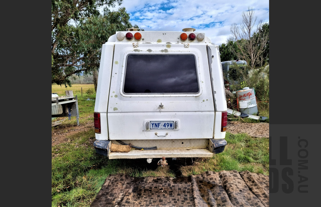 6/1991 Ford F350 Custom 4x4 Ex-Ambulance White 5.8L V8
