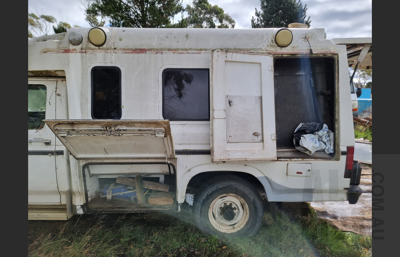 6/1991 Ford F350 Custom 4x4 Ex-Ambulance White 5.8L V8