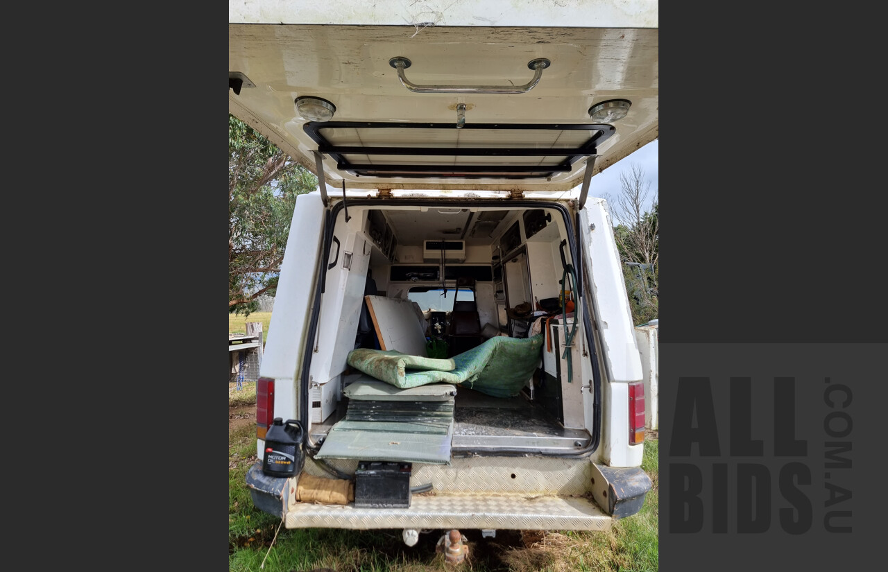 6/1991 Ford F350 Custom 4x4 Ex-Ambulance White 5.8L V8