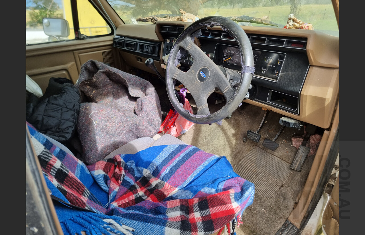 6/1991 Ford F350 Custom 4x4 Ex-Ambulance White 5.8L V8