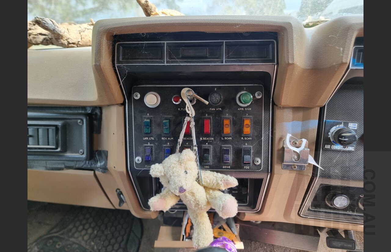 6/1991 Ford F350 Custom 4x4 Ex-Ambulance White 5.8L V8