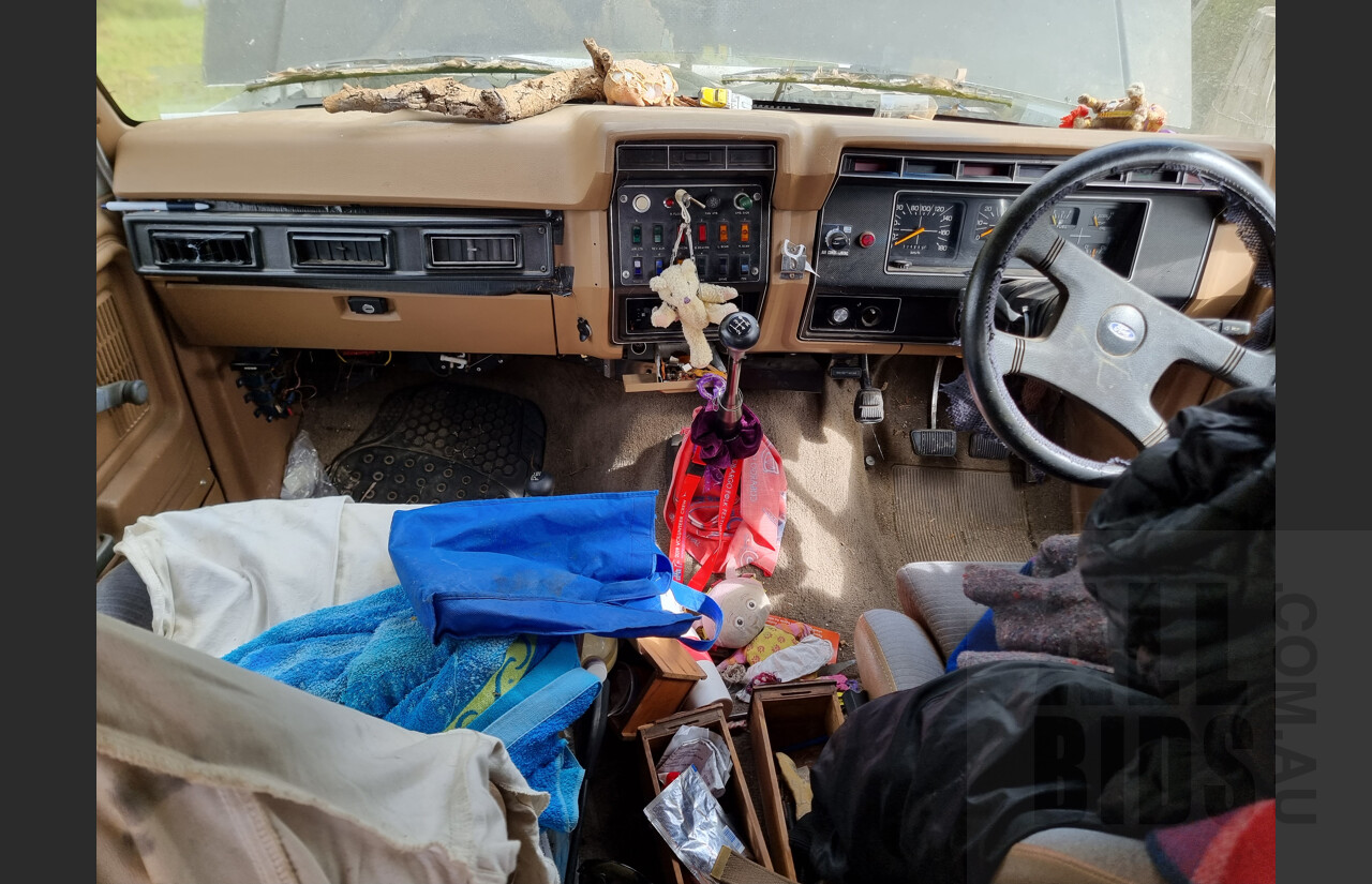 6/1991 Ford F350 Custom 4x4 Ex-Ambulance White 5.8L V8