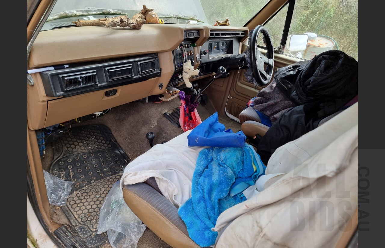 6/1991 Ford F350 Custom 4x4 Ex-Ambulance White 5.8L V8