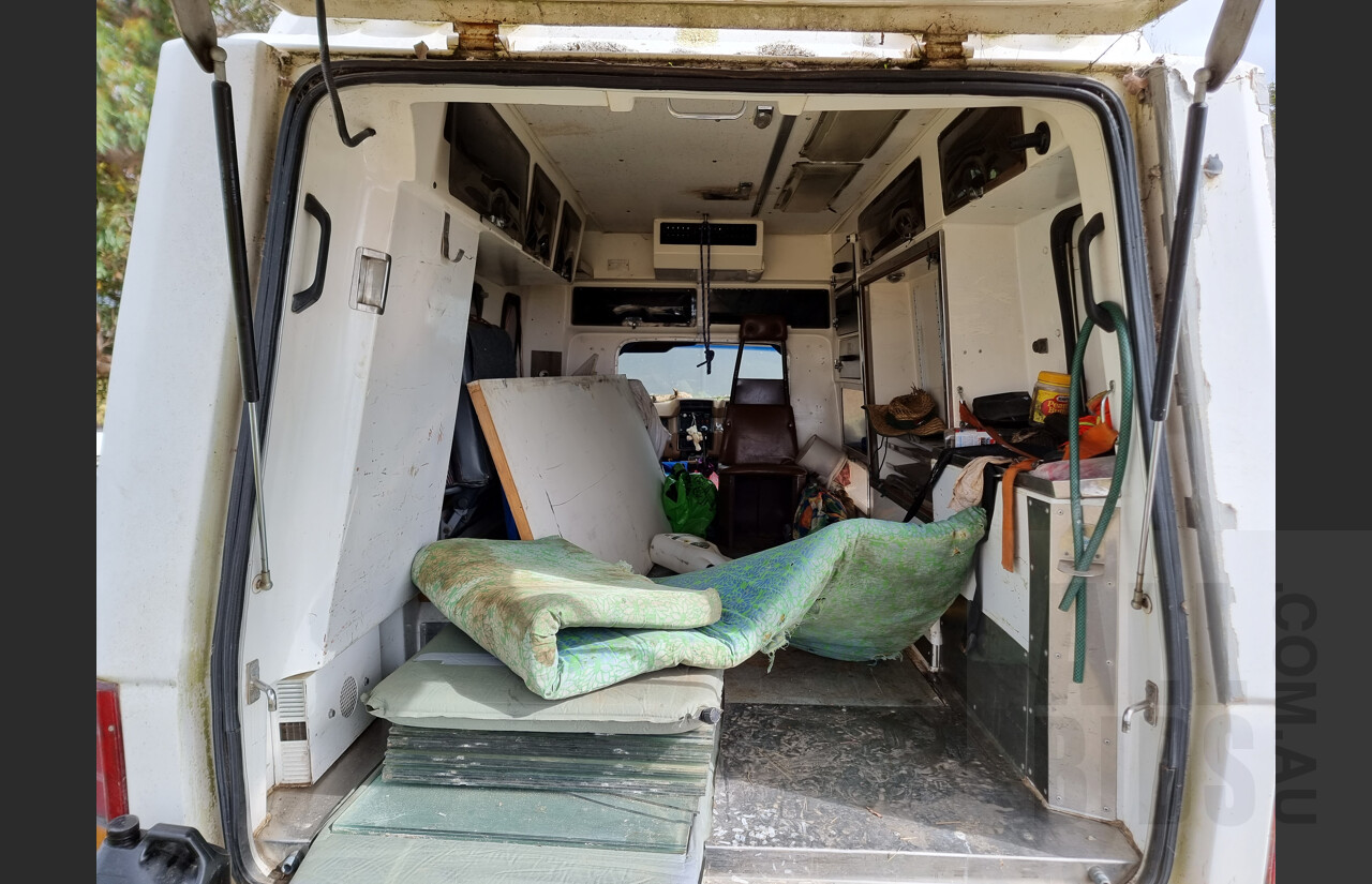 6/1991 Ford F350 Custom 4x4 Ex-Ambulance White 5.8L V8