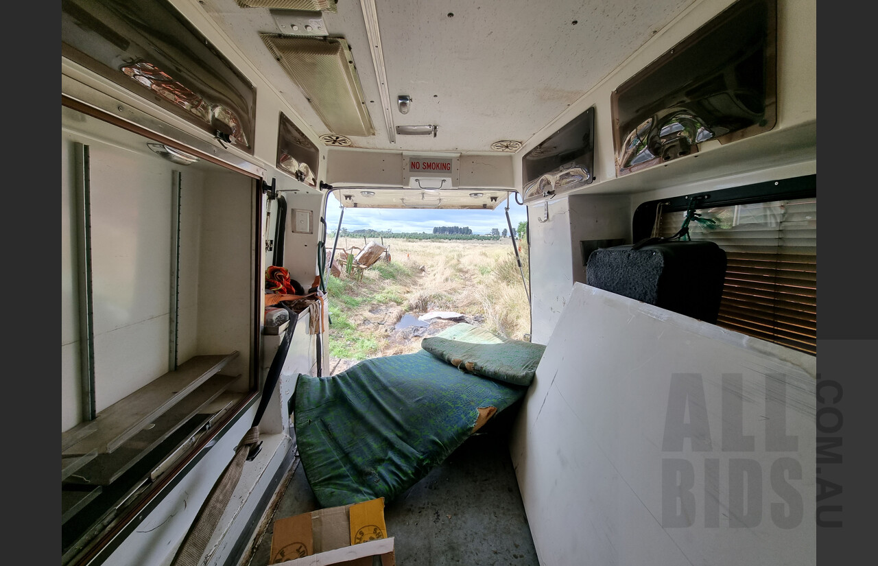 6/1991 Ford F350 Custom 4x4 Ex-Ambulance White 5.8L V8