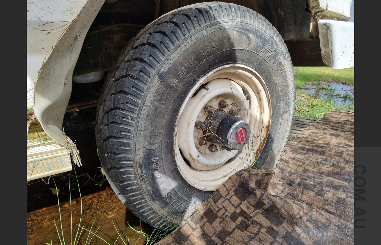 6/1991 Ford F350 Custom 4x4 Ex-Ambulance White 5.8L V8