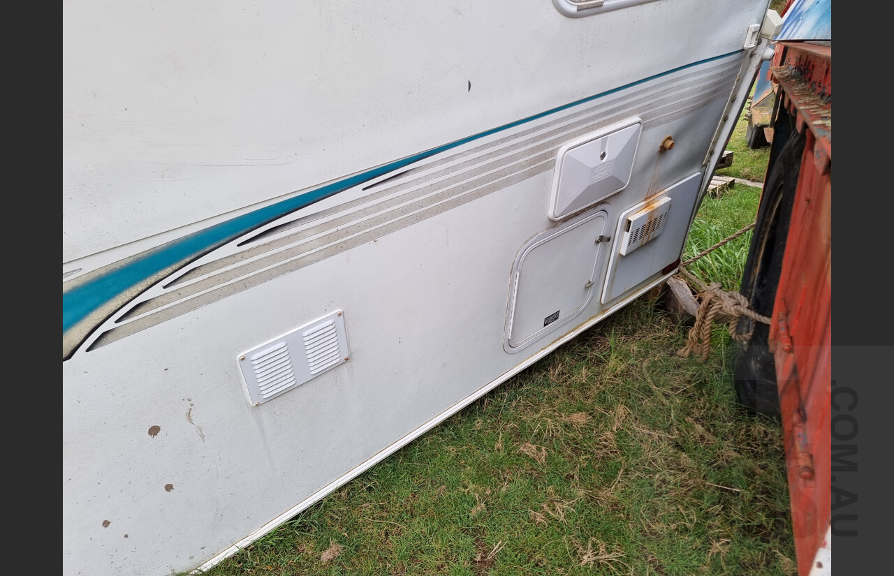 Trailblazer RV Slide On Camper Body - Damaged