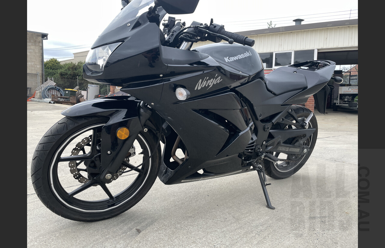 09/2010 Kawasaki Ninja EX250J 249cc Motor Cycle