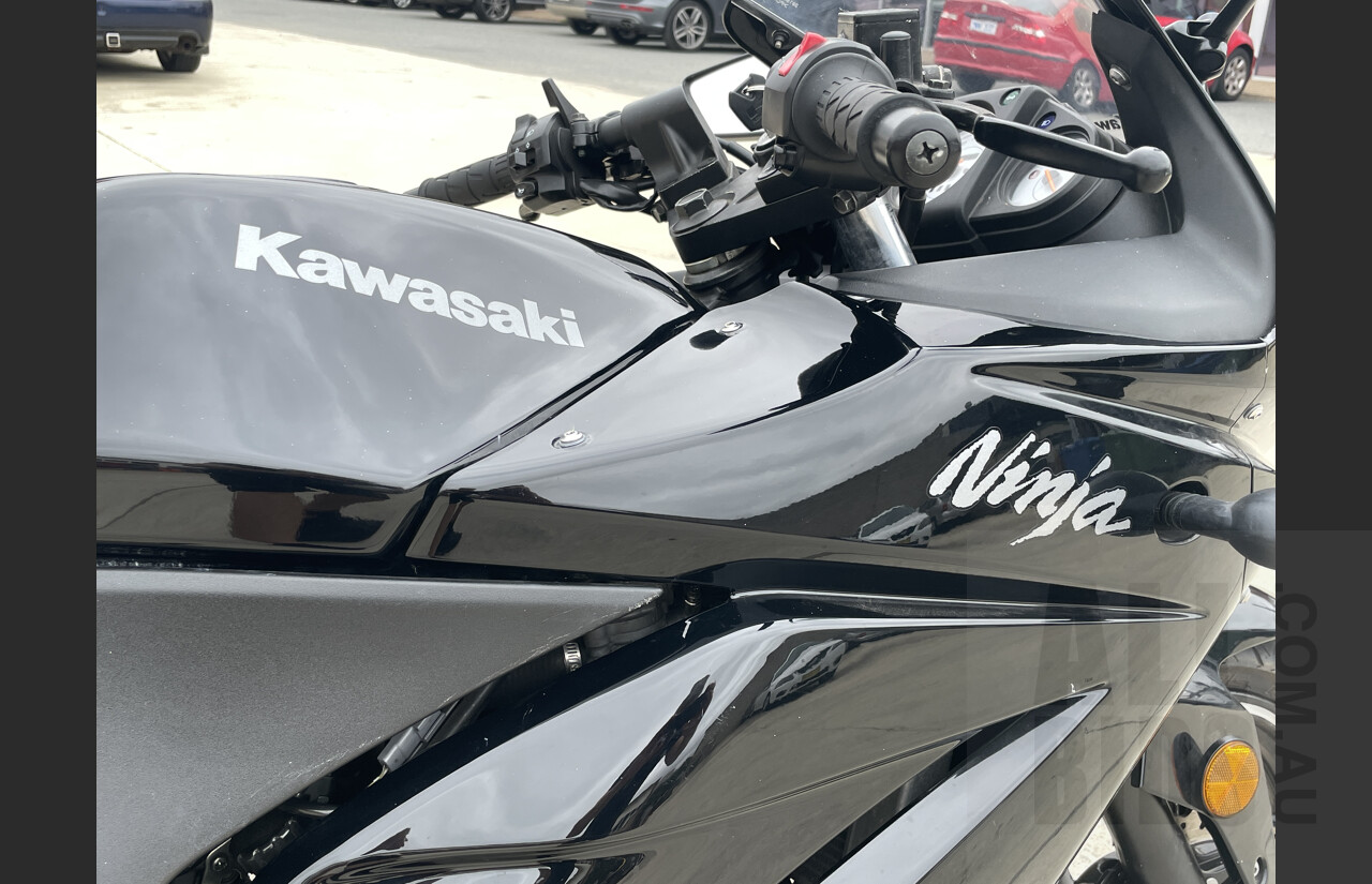 09/2010 Kawasaki Ninja EX250J 249cc Motor Cycle