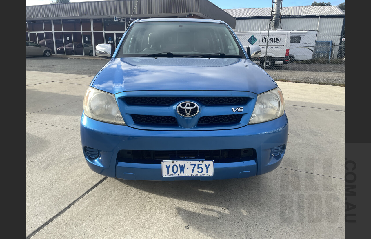 9/2005 Toyota Hilux SR5 GGN15R Dual Cab P/up Blue 4.0L