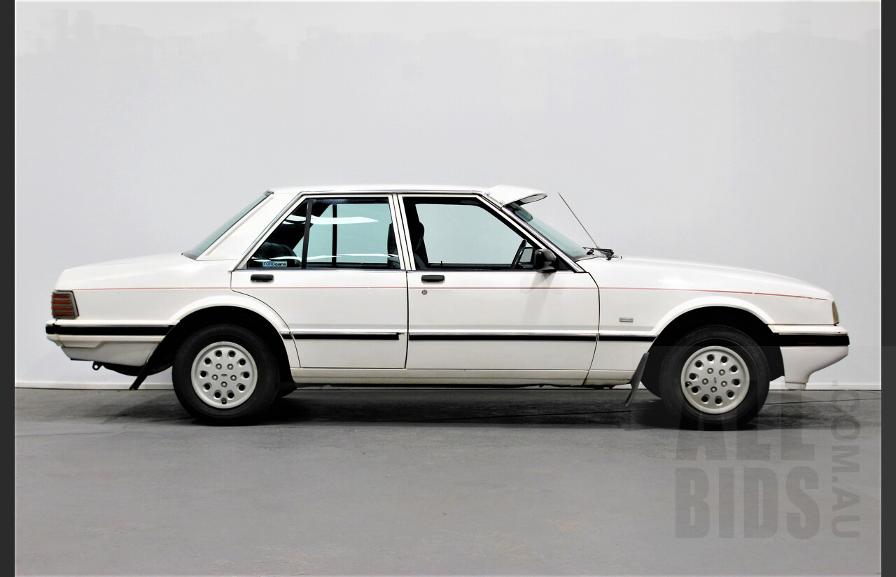 11/1986 Ford Falcon XF GL 4d Sedan White 4.1L