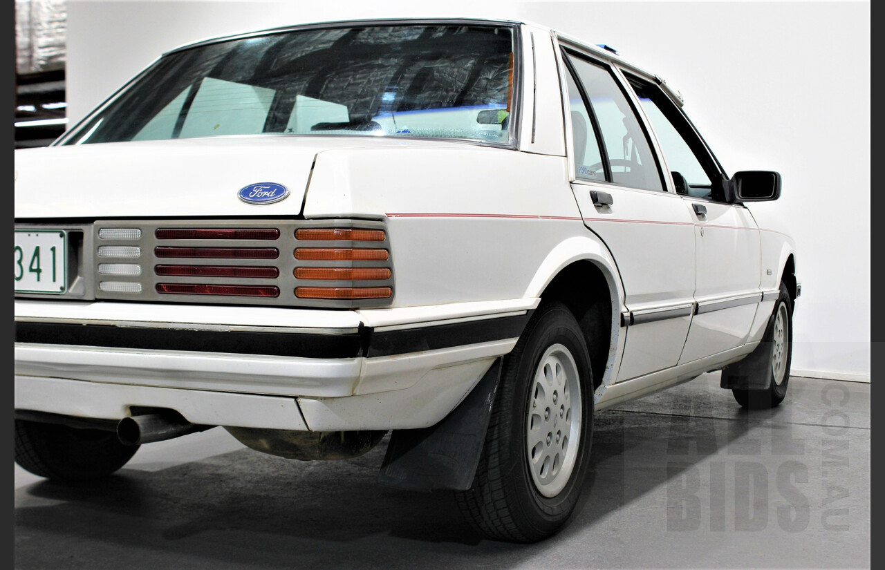 11/1986 Ford Falcon XF GL 4d Sedan White 4.1L