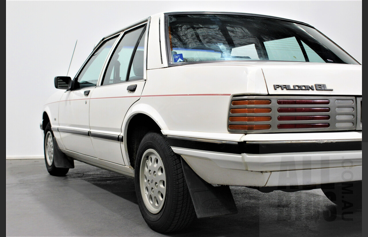 11/1986 Ford Falcon XF GL 4d Sedan White 4.1L