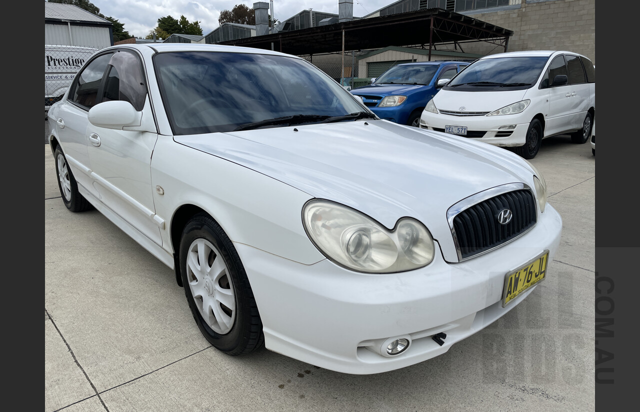 1/2006 Hyundai Sonata NF 4d Sedan White 2.4L