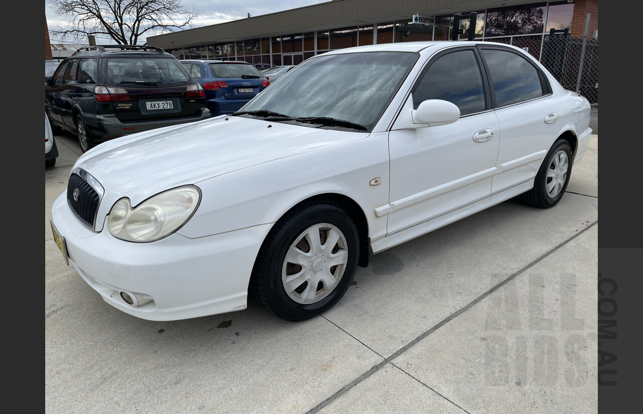 1/2006 Hyundai Sonata NF 4d Sedan White 2.4L