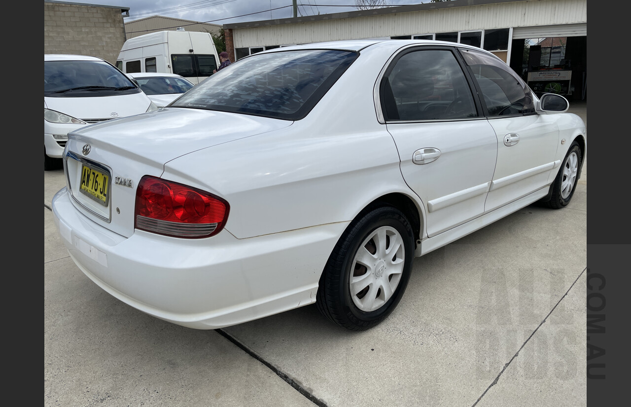 1/2006 Hyundai Sonata NF 4d Sedan White 2.4L