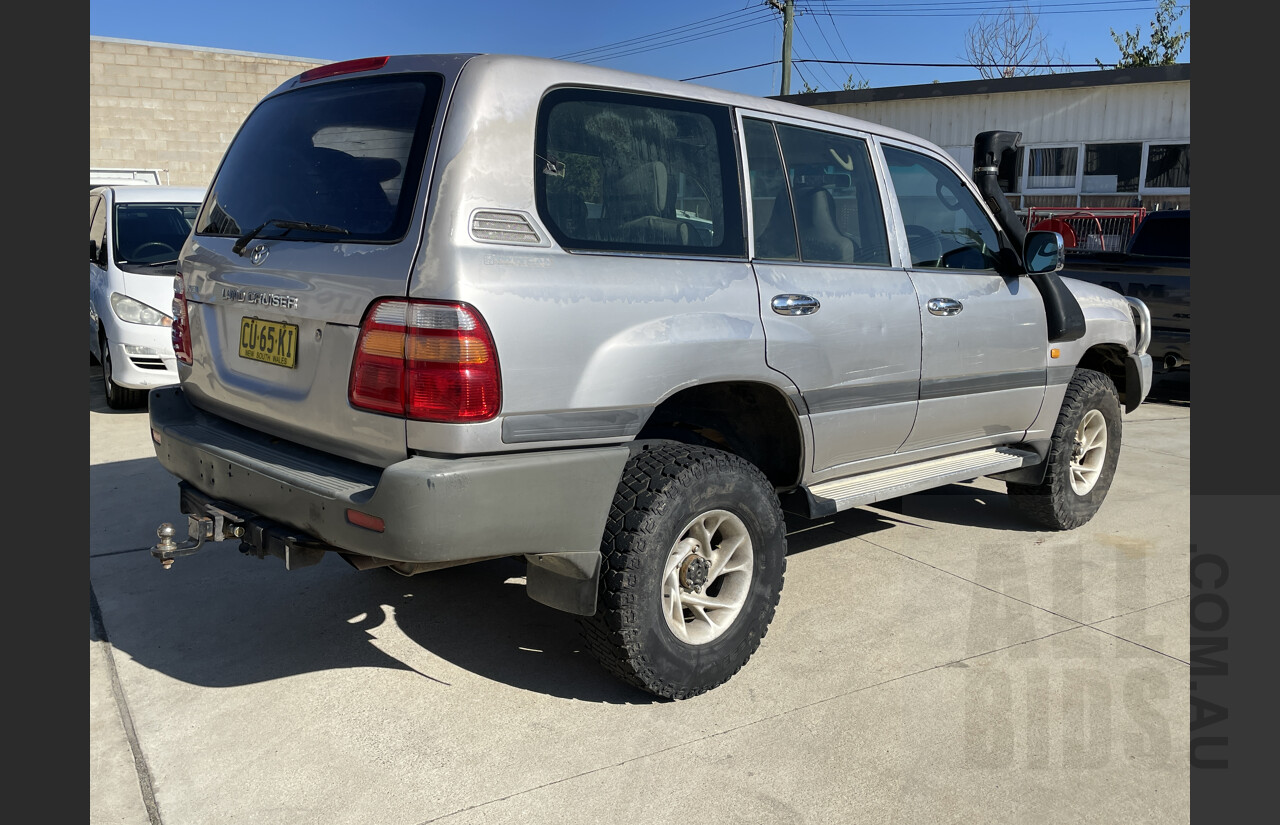 8/1998 Toyota Landcruiser GXL (4x4) 100 Series 4d Wagon Silver 4.5L