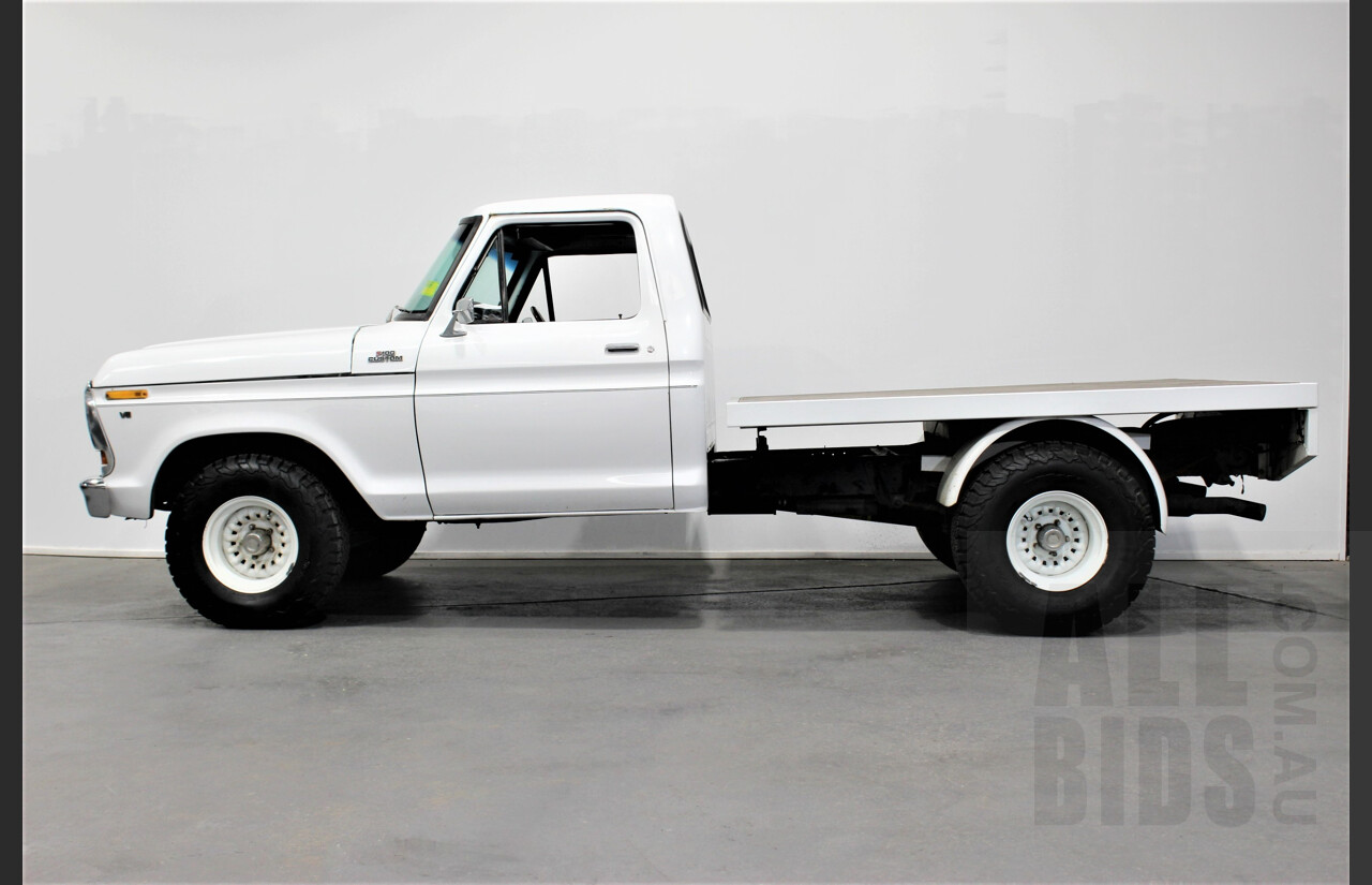 1/1978 Ford F100 Custom Tray-Back Utility White 5.0L 302 V8