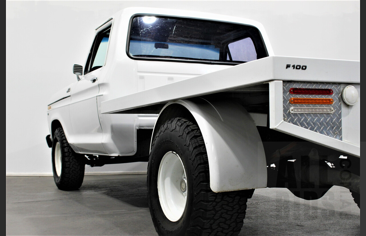 1/1978 Ford F100 Custom Tray-Back Utility White 5.0L 302 V8