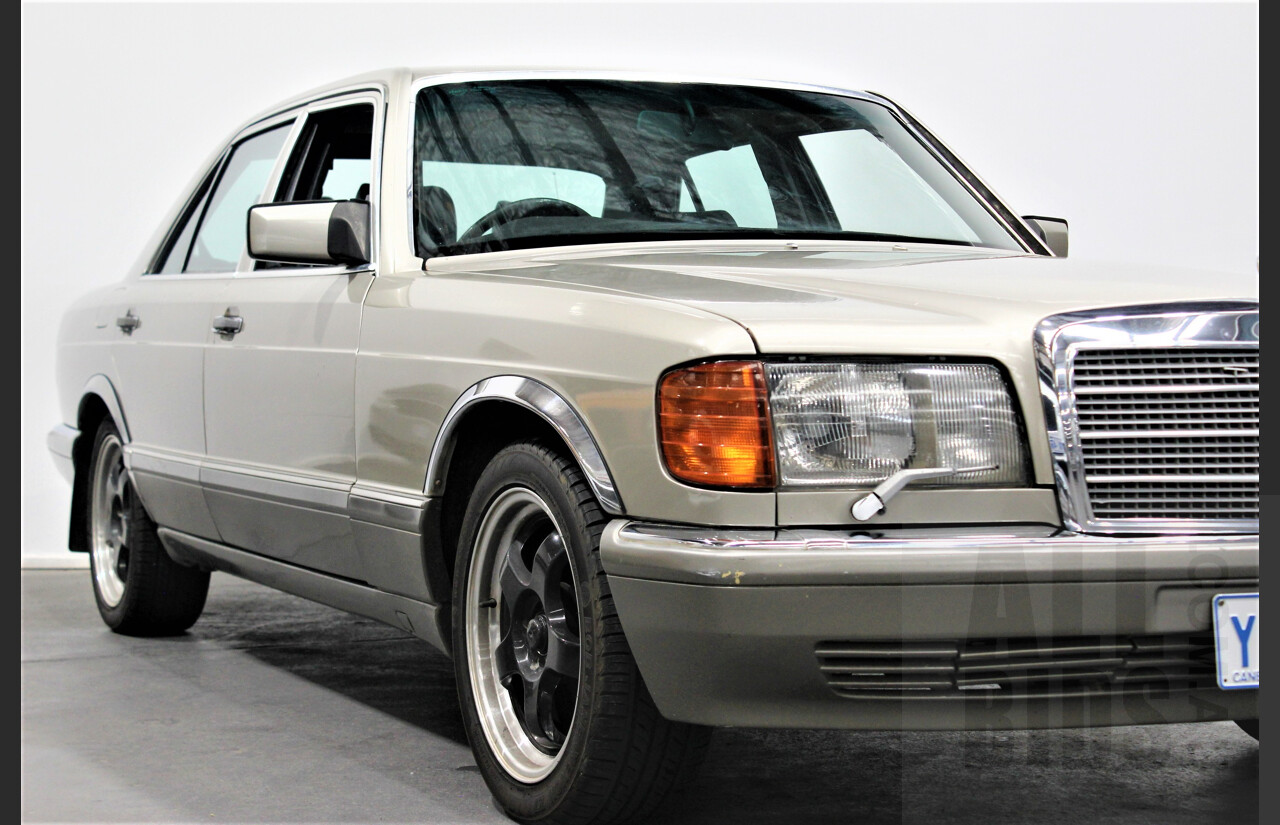 1/1986 Mercedes Benz 300SE W126 4d Sedan Beige 3.0L