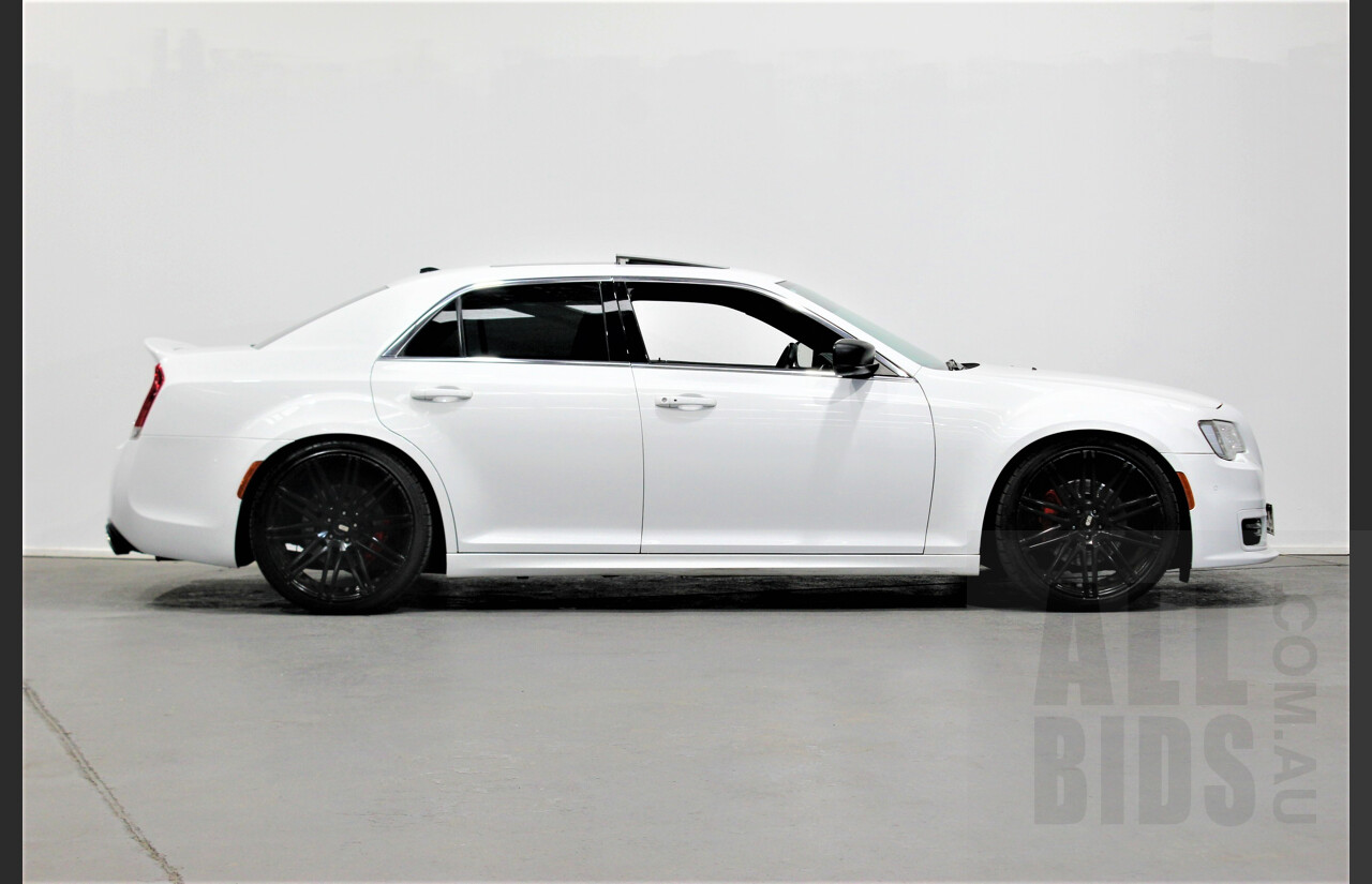 10/2015 Chrysler 300 SRT8 MY15 4d Sedan White 6.4L V8