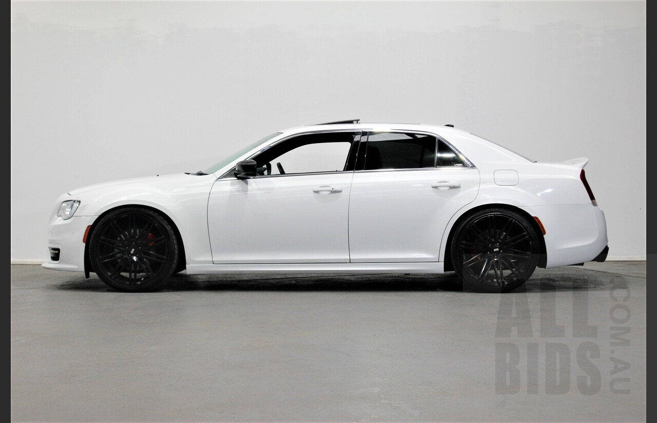 10/2015 Chrysler 300 SRT8 MY15 4d Sedan White 6.4L V8